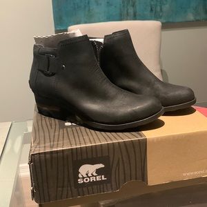 NWT SOREL leather boots, size 6.5
